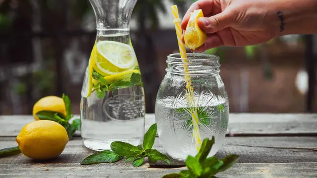 Ilustrasi air lemon/freepik.com/8photo