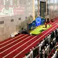 Umat muslim melaksanakan sholat Jumat terakhir pada Ramadhan 1443 H di Masjid Istiqlal, Jakarta, Jumat (29/4/2021). Berdasarkan hisab, Hari Raya Idul Fitri jatuh pada 2 Mei 2022 sementara pelaksanaan rukyatul hilal (melihat posisi bulan) akan dilakukan sehari sebelumnya. (Liputan6.com/Faizal Fanani)