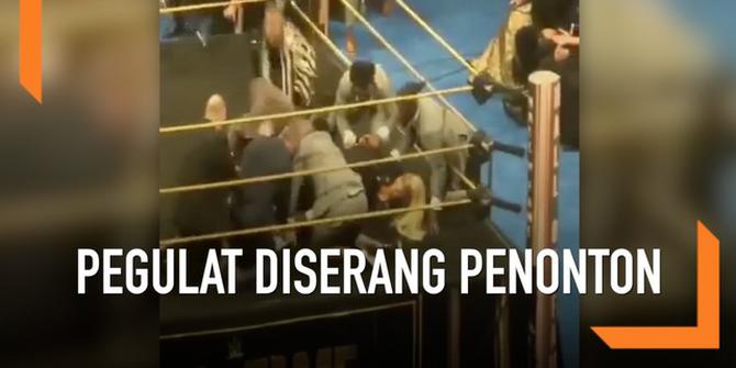 VIDEO: Pegulat Diserang Penonton saat Beri Sambutan Acara