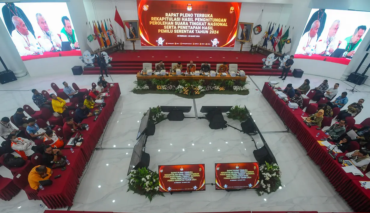 Suasana rapat pleno rekapitulasi hasil perolehan suara dari pemungutan suara luar negeri tingkat nasional di gedung Komisi Pemilihan Umum (KPU) Republik Indonesia, Jakarta, Rabu (28/2/2024). (merdeka.com/Arie Basuki)