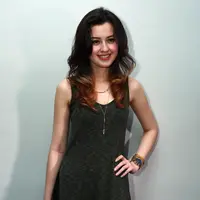 "Karena di sana bagus, lawan mainnya ada beberapa aktor Hollywood dan kebetulan papa juga orang Inggris kan," tutur Kimberly. (Deki Prayoga/Bintang.com)