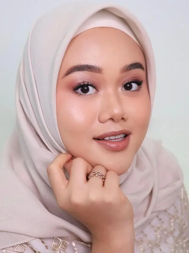 6 Ragam Inspirasi Makeup Lebaran ala Beauty Vlogger Indonesia, Tasya Farasya-Kiara Leswara