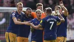 Persaingan memperebutkan peringkat ketiga klasemen sementara Liga Inggris 2022/2023 terus memanas. Newcastle United yang hanya unggul selisih gol dari Manchester United kembali mengambil alih posisi tiga setelah mengalahkan tuan rumah Brentford 2-1, Sabtu (8/4/2023) malam WIB. MU yang sebelumnya tampil lebih dahulu di siang hari waktu setempat pada laga pembuka pekan ke-30 menghadapi tamunya Everton sempat menguasai peringkat ketiga usai menang 2-0 di Old Trafford. Tak lebih dari 3 jam, MU kembali digusur Newcastle United ke posisi ke-4. Sama-sama mengemas 56 poin dari 29 laga, The Magpies unggul selisih gol 27 berbanding 7. (AP Photo/Alastair Grant)