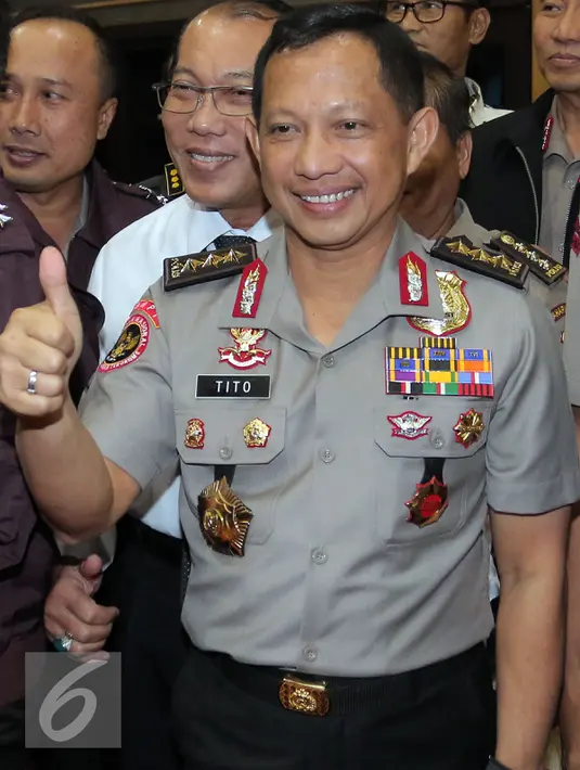 Komisi III DPR memutuskan menyetujui usulan Presiden Joko Widodo agar Komisaris Jenderal Tito Karnavian menjadi kepala Polri pengganti Jenderal (Pol) Badrodin Haiti. (Liputan6.com/Johan Tallo)