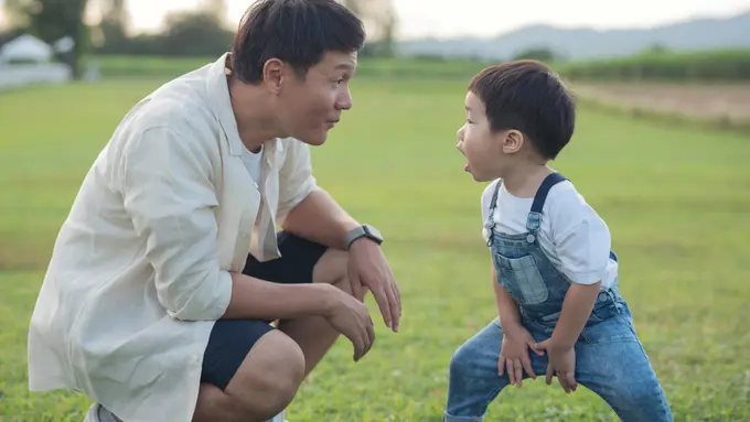 7 Tips Menjadi Ayah yang Bijak untuk Anak Laki-Laki