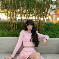 Tren soft girl look yang memadukan sentuhan feminin, manis, dan elegan dalam satu gaya. (foto/dok: instagram.com/for_everyoung10)