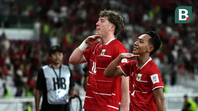 Pemain Timnas Indonesia, Beckham Putra (kanan) dan Ole Romeny melakukan selebrasi setelah mencetak gol ke gawang St Kitts and Nevis dalam laga semifinal FIFA Series 2026 di Stadion Utama Gelora Bung Karno (SUGBK), Senayan, Jakarta, Jumat (27/03/2026). (Bola.com/Abdul Aziz)