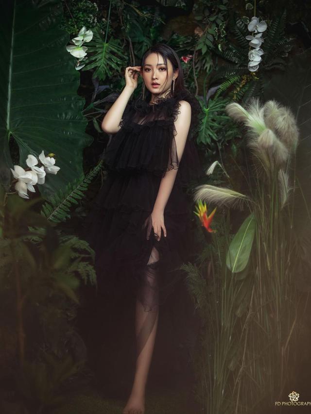 6 Pemotretan Natasha Wilona Bertema 'Secret Black Forest', Memukau