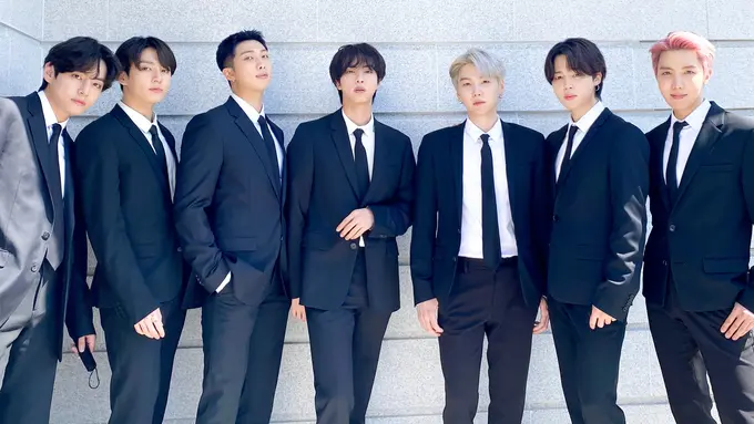 Netizen memperdebatkan masker baru BTS (Twitter/ bts_bighit)