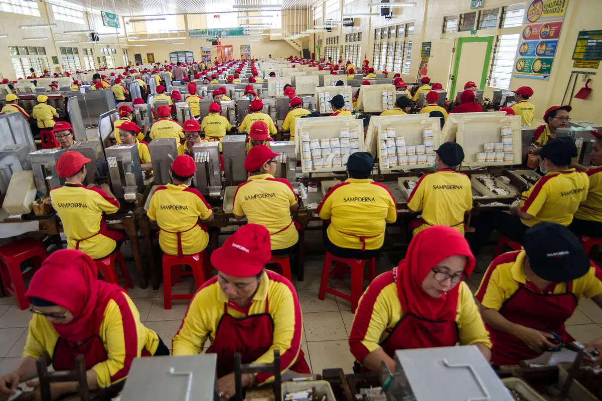 20160520- Kecelakaan Kerja di Pabrik Sampoerna Nihil Selama 20 Tahun-Surabaya-AFP Photo