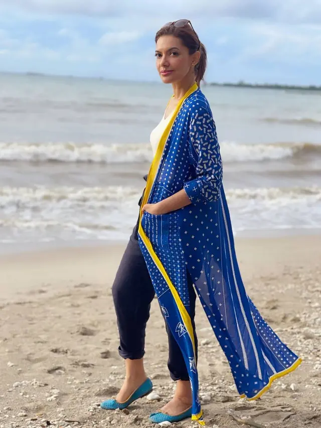 Potret Najwa Shihab Saat Berlibur di Pantai, Melepas Penat