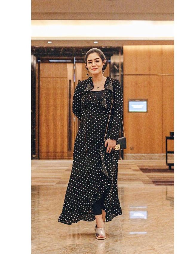 Saphira Indah (Instagram / saphira_indah - https://www.instagram.com/p/Brr2dH4BpZ_/)