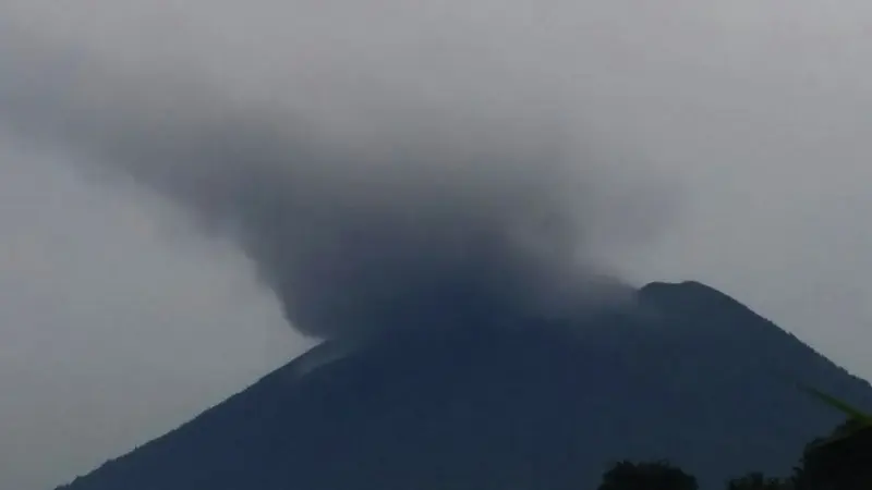 Gunung Agung Meletus