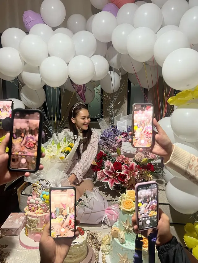 7 Momen Kejutan Ulang Tahun Ayu Ting Ting, Bahagia dengan Keluarga