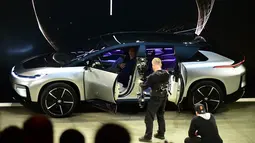 Peluncuran Mobil listrik Faraday Future FF 91 di CES di Las Vegas, Nevada (3/1). Mobil ini dilengkapi motor listrik berkemampuan tinggi. Akselerasi dari nol hingga 100 km/jam mobil ini hanya memerlukan waktu 2,39 detik. (AFP PHOTO / Frederic J.Brown)