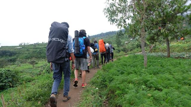 Badai Terpa Puncak Manglayang, 6 Pendaki Remaja Dievakuasi ...