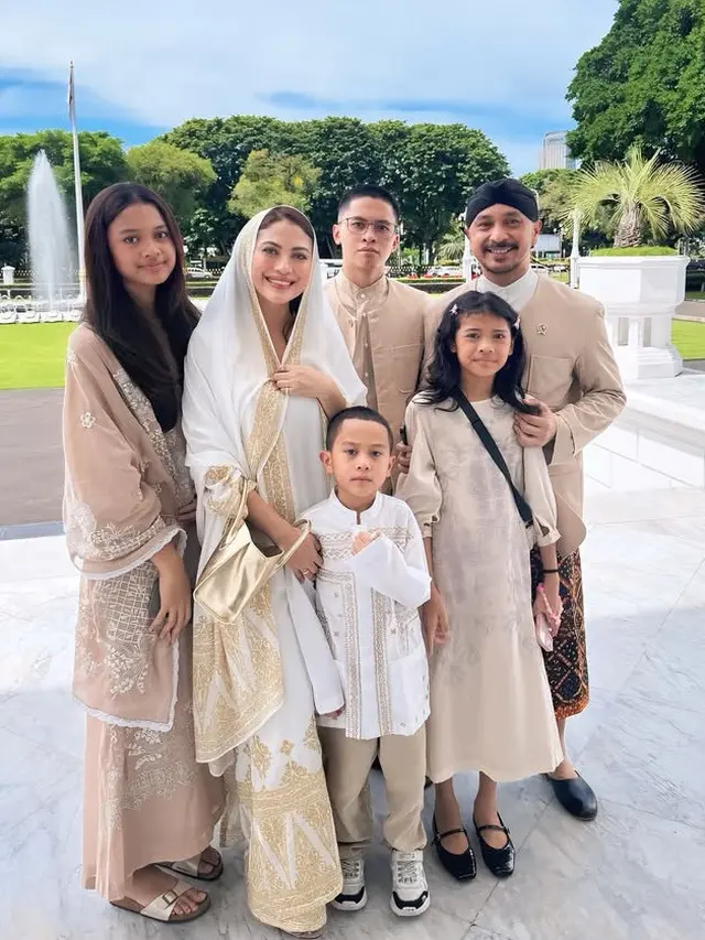 Gaya Busana Istri Pejabat saat Lebaran yang Mencuri Perhatian.