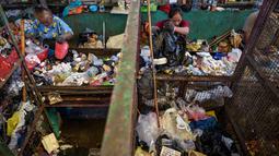 Berdasar hasil temuan sebuah studi dari para peneliti di University of Leeds, Indonesia merupakan negara penghasil polusi plastik terbesar ketiga di dunia. (JUNI KRISWANTO/AFP)