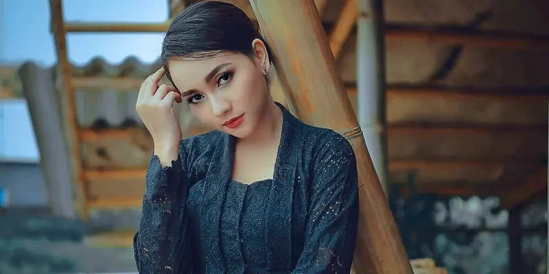 FOTO: Gaya Lala Widy Saat Pakai Kebaya, Anggun dan Memesona