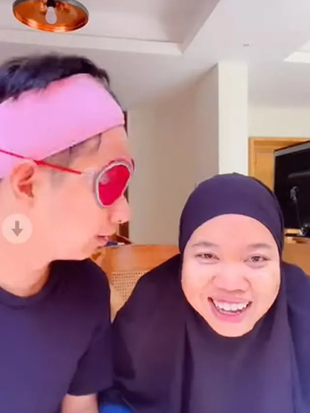 6 Potret Mumuk Gomez Pakai Hijab Usai Menikah, Banjir Pujian