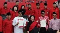 Ketua Umum PDIP Megawati Soekarnoputri mengumumkan pasangan Calon Gubernur dan Wakil Gubernur Jawa Timur dan Sulawesi Selatan di Jakarta, Minggu (15/10). (Liputan6.com/Helmi Fitriansyah)