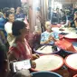 Jokowi berbelanja di Pasar Anyar, Tangerang. (Liputan6.com/Hanz Salim)