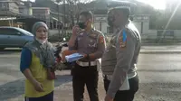 Syafaat (43) dan anaknya Syifa Aulia Futri (15) warga Kampung Rawa Laut, Kecamatan Panjang, Kota Bandar Lampung tewas setelah mengalami kecelakaan maut, Kamis (13/10/2022) sekitar pukul 6.30 WIB.