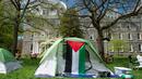 Aksi ini terjadi usai terjadi bentrokan antara polisi dan mahasiswa di Universitas Columbia, New York, saat aksi unjuk rasa mendukung Gaza. (Matthew Hatcher/Getty Images North America/Getty Images via AFP)