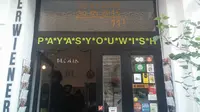 Pintu masuk der Wiener Deewan terpampang tulisan ''Pay as You Wish'' atau Bayar Semau Anda  (Liputan6.com/Reza Khomaini)