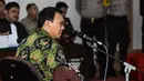 Terdakwa Basuki Tjahaja Purnama atau Ahok mengikuti sidang lanjutan kasus dugaan penistaan agama di Auditorium Kementerian Pertanian, Jakarta, Kamis (20/4). Sidang beragenda pembacaan tuntutan dari Jaksa Penuntut Umum. (Liputan6.com/Pool/Muhammad Adimaja)