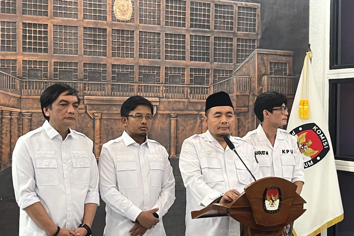 Ketua Komisi Pemilihan Umum (KPU) Republik Indonesia (RI) Mochamad Afifuddin dalam konferensi pers di Kantor KPU RI, Jakarta Pusat, Kamis (22/8/2024). (Liputan6.com/Winda Nelfira)