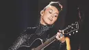 "Kamu menyukai Miley karena dia sangat kreatif!" ujar Elsa seperti yang dilansir dari Entertainment Tonight. (instagram/mileycyrus)