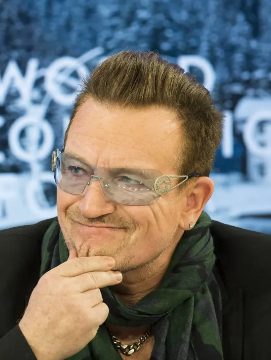 Vokalis band U2 asal Irlandia, Paul David Hewson atau lebih dikenal dengan Bono menjadi salah satu musisi paling kaya di dunia. (Bintang/EPA)