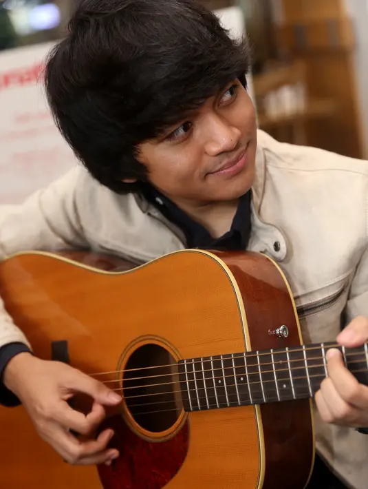 Penyanyi 24 tahun ini merasa jika selama ini lagu patah hati selalu beruansa kesedihan. Namun dalam lagu ini ia ingin menyebarkan pesan positif sebuah perpisahan, terutama dengan kekasih. (Andy Masela/Bintang.com)