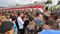 Ribuan Warga Parigi Moutong Sulteng Berebut Salaman dengan Jokowi
