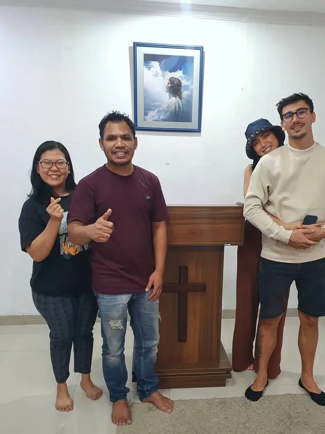 Dibaptis, Ini 7 Kebersamaan Jessica Iskandar dan Vincent Verhaag bersama Pendeta