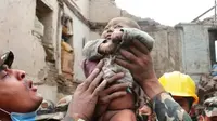 Kisah Bayi 'Ajaib', 22 Jam Terkubur Puing Gempa Nepal 