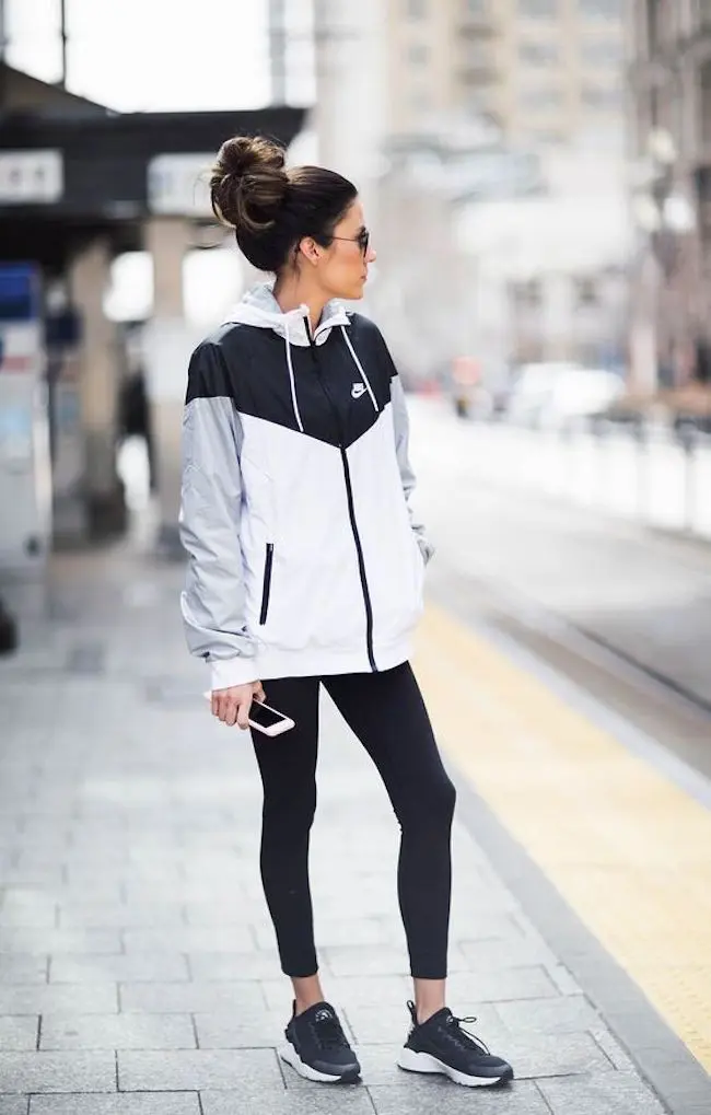 Penampilan makin super cool dengan sport wear. (sumber foto: Bloglovin'/Pinterest)