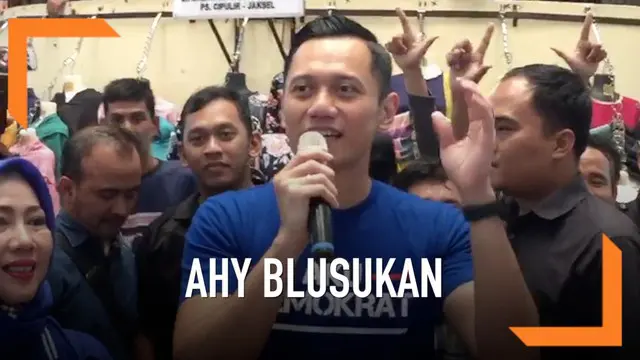 Komandan Kogasma Partai Demokrat Agus Harimurti Yudhoyono (AHY) menemui sejumlah pedagang di Pasar Cipulir, Jakarta Selatan.