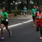 Peserta mengikuti Lomba lari MILO Jakarta International 10K 2017 di Jakarta, Minggu (23/7). MILO Jakarta International 10K 2017 melombakan tiga kategori yakni 10K, 5K dan Family Run 1,7K. (Liputan6.com/Faizal Fanani)