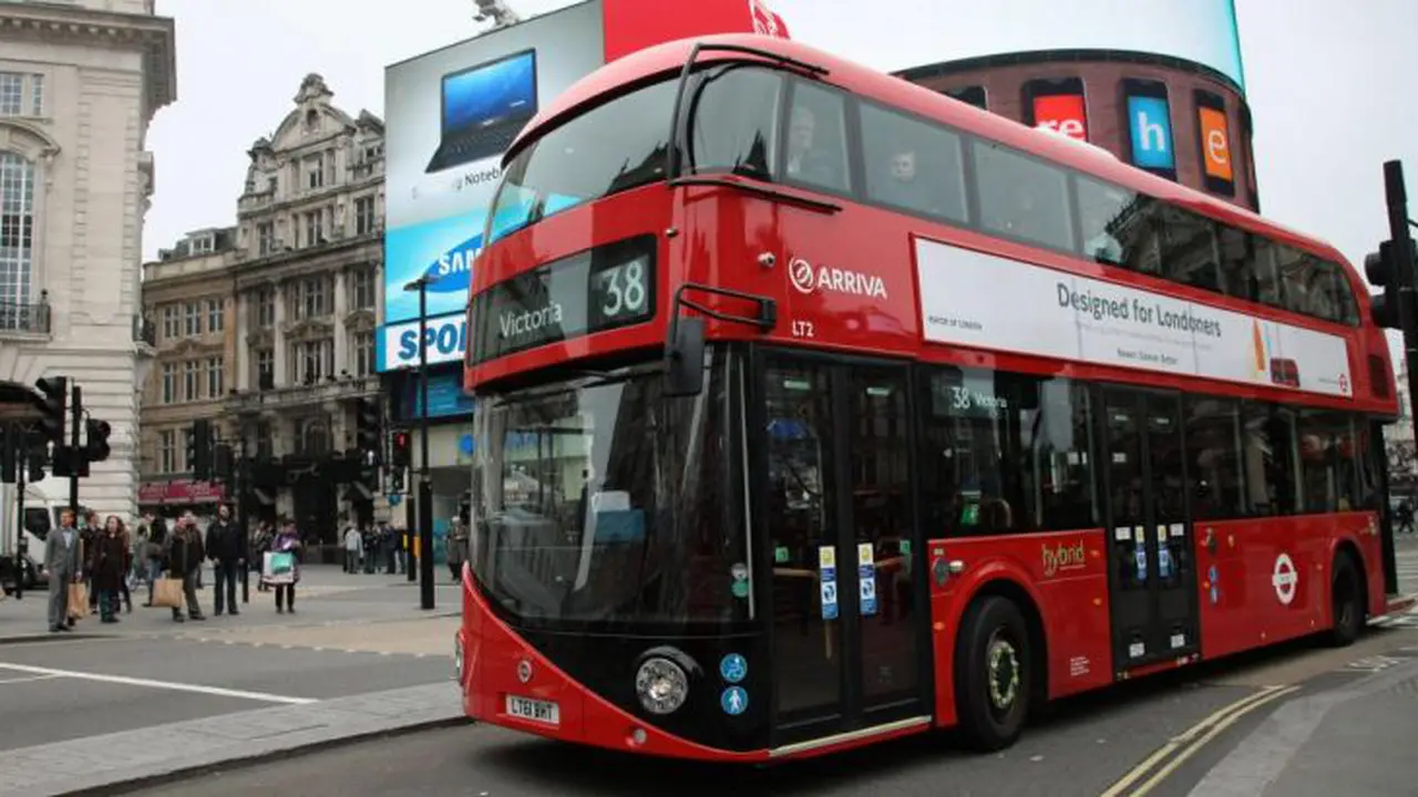 Pemerintah London Mulai Gunakan Bus Tingkat Bertenaga Elektrik