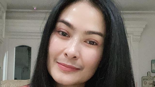 Gaya rambut terbaru Iis Dahlia (https://www.instagram.com/p/CPObnGuAf2s/)