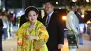 Ketua Komisi IV Dewan Perwakilan Rakyat (DPR) Republik Indonesia, Siti Hediati Hariyadi yang dikenal Titiek Soeharto saat tiba di lobby Hotel Raffles, Jakarta, untuk menghadiri resepsi pernikahan anak kedua musisi sekaligus kader Partai Gerindra Ahmad Dhani, El Rumi dan Syifa Hadju, Minggu 26 April 2026 malam. (Kapanlagi.com/Budy Santoso)
