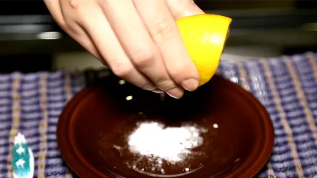 TIPS : Memutihkan Gigi Dengan Lemon 