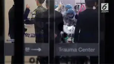Tentara Korut yang membelot selesai diperiksa oleh dokter Korsel. Dari pemeriksaan, dokter menemukan bahwa tentara itu suka menyukai K-pop.