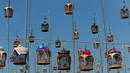 Burung-burung berada dalam kandang selama Kontes Burung Berkicau di Provinsi Narathiwat, Thailand, Selasa (25/9). Acara tradisional ini sangat ramai dikunjungi masyarakat, bahkan jadi salah satu daya tarik wisata. (AFP/Madaree TOHLALA)