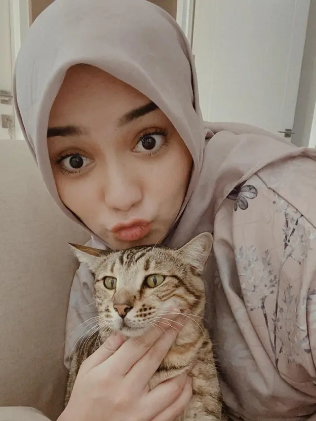 ilustrasi potret artis tanah air dengan kucing peliharaan yang menggemaskan/instagram: citraciki