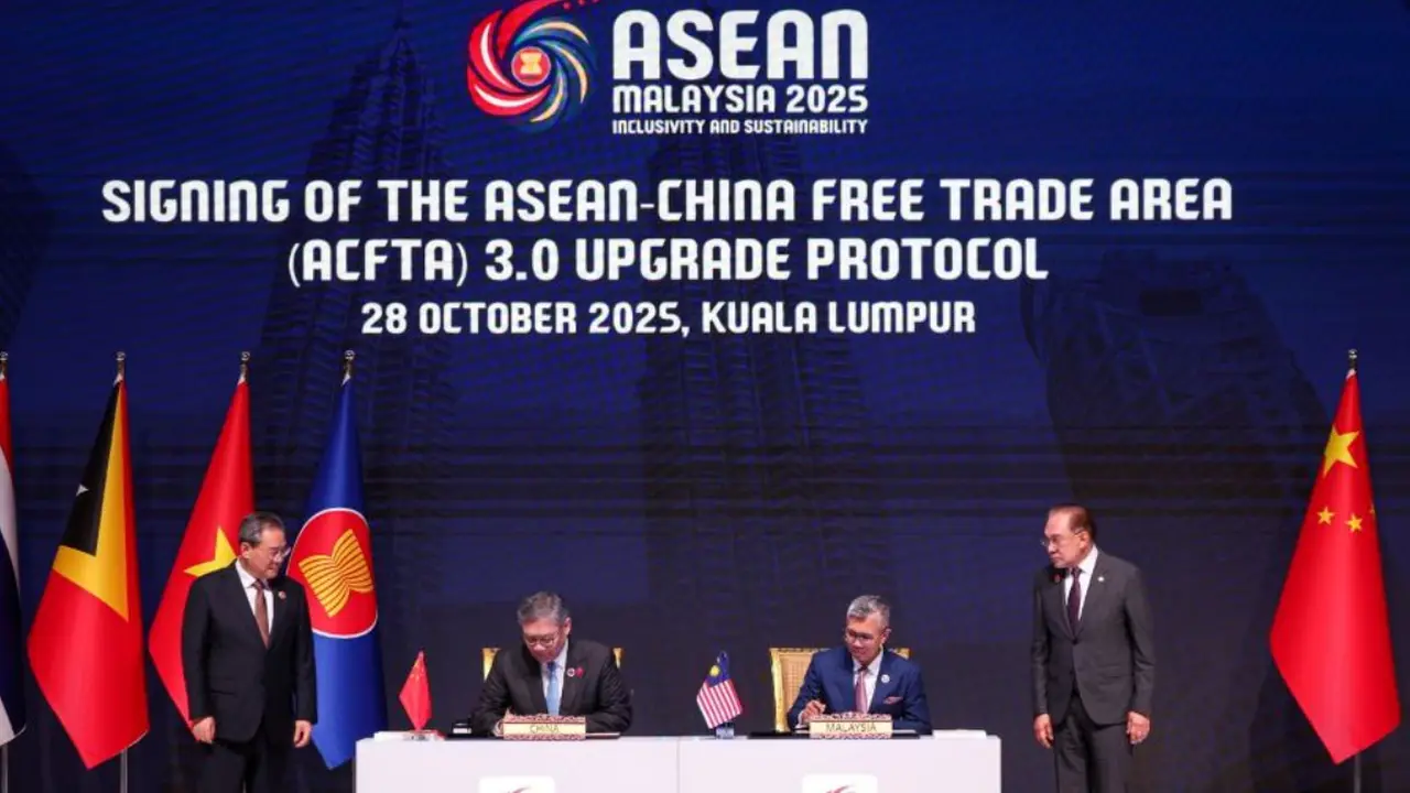 Penandatanganan ASEAN–China Free Trade Area (ACFTA) 3.0 Upgrade di KLCC (Kuala Lumpur Convention Centre), Kuala Lumpur, Malaysia. (Foto: ekon.go.id)