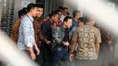 Terpidana kasus korupsi proyek KTP elektronik (E-KTP), Setya Novanto keluar Rutan KPK menuju mobil tahanan, Jakarta, Jumat (4/5). Setya Novanto bersiap untuk dipindahkan ke Lapas Sukamiskin Bandung. (Merdeka.com/Dwi Narwoko)