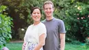 CEO Facebook Zuckerberg dan istrinya, Priscilla akan menyumbangkan 99 persen saham Facebook untuk amal setelah kelahiran putrinya pertamanya, Max, pada pekan lalu. (dailymail.co.uk/facebook)